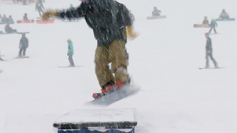 First snowfalls are spreading across the U.S.