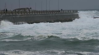 SOUTH AFRICA - Cape Town - Wintry weather in Cape Town (Video) (zgN)