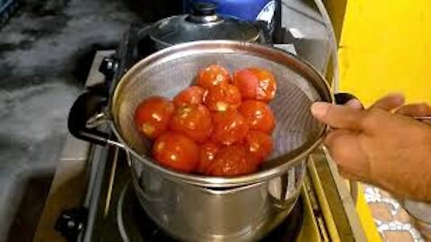 No Hassle Tomato Sauce—Homemade & Delicious