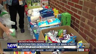 Dozens team up to help shop owners in Ellicott City after flood damage