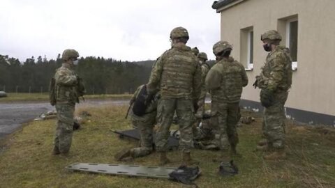 Baumholder Medics train First Aid Paratroopers