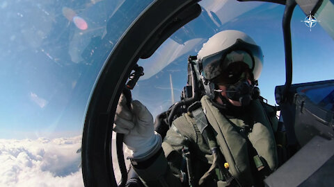 Norwegian troops practise calling in air support (INTERNATIONAL)