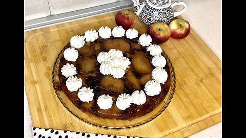 UPSIDE DOWN CAKE WITH APPLES AND RAISONS