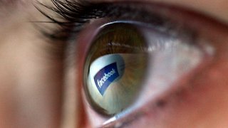 UK Watchdog Floats Ban On Facebook Likes, Snapchat Streaks For Minors