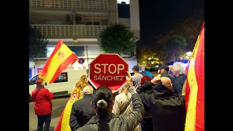 Cataluña| VOX denuncia la "traición del Partido Socialista" empapelando las calles de Barcelona