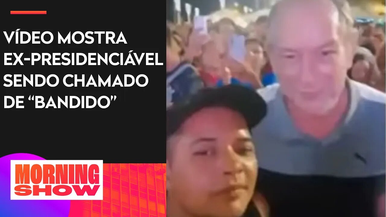 Ciro Gomes d tapa em rosto de homem durante evento em Fortaleza