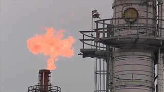 Detroit residents 'demanding accountability' after oil vapor leak at Marathon refinery