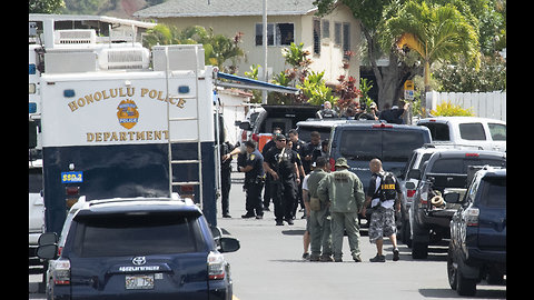 Wounded gunman barricades himself in Pacific Palisades