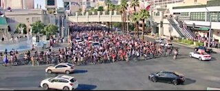 2,000 cyclists take over Las Vegas Strip