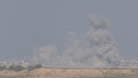 Smoke billows from northern Gaza, seen from Israel's Sderot |