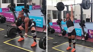 Inspirational one-armed man performs impressive power clean & jerk