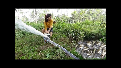 Hunting wild fish | Using a pump, pumping water outside the natural lake, catching a lot fish | Ep01