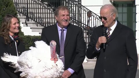 Joe Biden Tells Thanksgiving Turkey Jokes & tells kids to go steal a pumpkin (Extended Edition)
