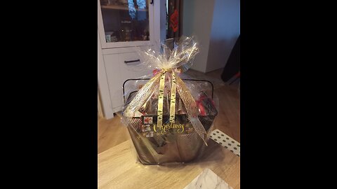 How to prepare and arrange the Christmas Basket?