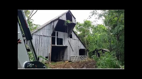 Deep woods abandoned barn exploration! TURN RIGHT AT BIGFOOT STATUE??? I have to clear my way in!