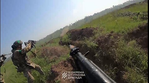Ukraine counteroffensive combat footage: Ukrainian soldiers "close call" battle