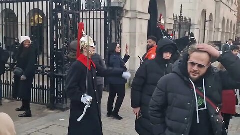 Guard shouts make way tourist move guick #horseguardsparade