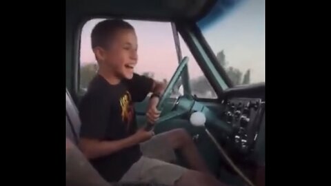 PARENT TEACHES KID TO DRIVE FOR THE FIRST TIME🇺🇸🛻💫