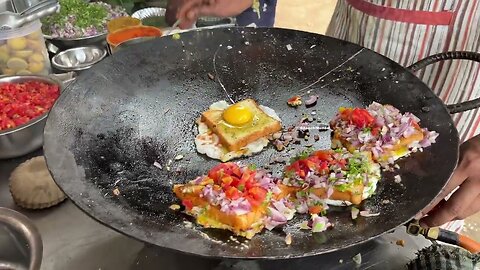Mysuru's Famous Half Boiled French Toast | Indian Street Food