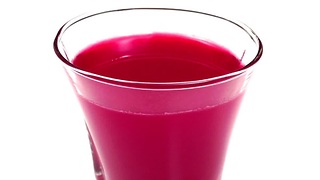 How to make a healthy apple and beet juice