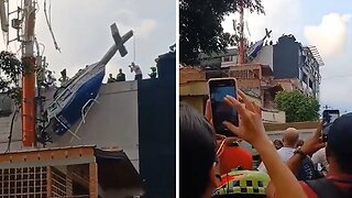A commercial helicopter crashed to the ground in Medellín