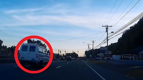 Crazy speeding van nearly crashes into car and bicycle while running a red light