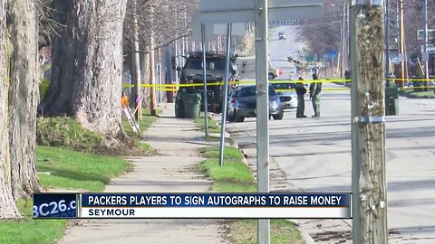 Packers sign autographs to benefit family of murdered girls
