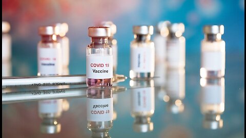 Científico polaco encuentra “parásitos de aluminio” en las vacunas contra el Covid
