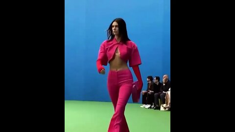 Kendall Jenner - Jacquemus Fall 2021 Collection