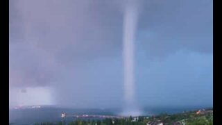 Time-lapse di uno spaventoso tornado in Crimea