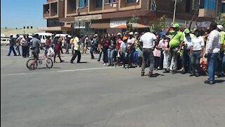 WATCH: Ladysmith residents shut down town, demand mayor's resignation (cD3)