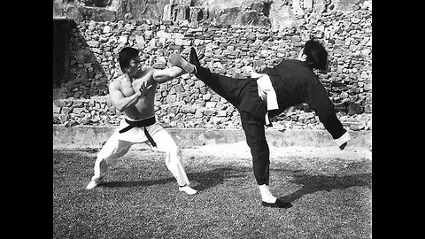 Cross kick Studio Films Bruce Lee Enter the Dragon