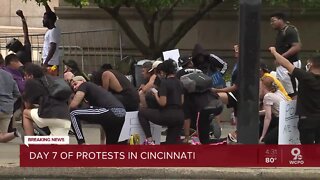 Small protest continues outside Hamilton County Courthouse