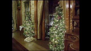 Decoarting the Pabst Mansion for the holidays (11/20/1998)