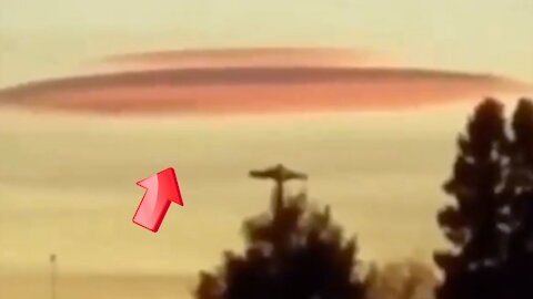 UFOs in the cloud mimicking saucer-shaped UFOs [Space]