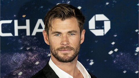 Chris Hemsworth Shares Photos From Men in Black: International Premiere