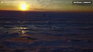 Drone filma praia em Massachusetts completamente congelada
