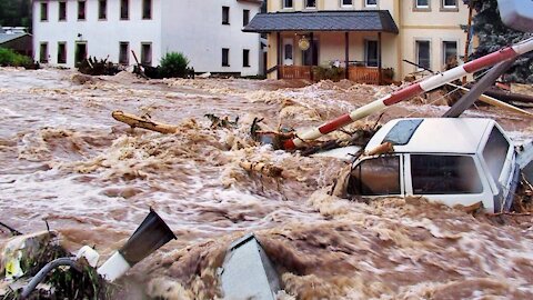 Cities are turning into rivers! Severe floods in Liguria, Italy!