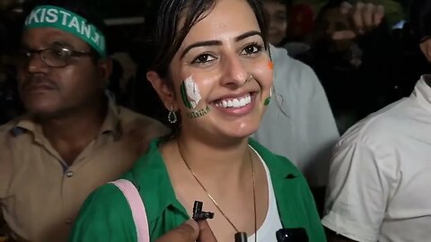 Cutest Pakistani Virat Kohli Fan Girl's fights with a baba to show her love 😘 for Indiaand Virat.