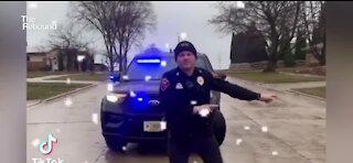 Two Milwaukee officers make Tik-Toks to connect with community