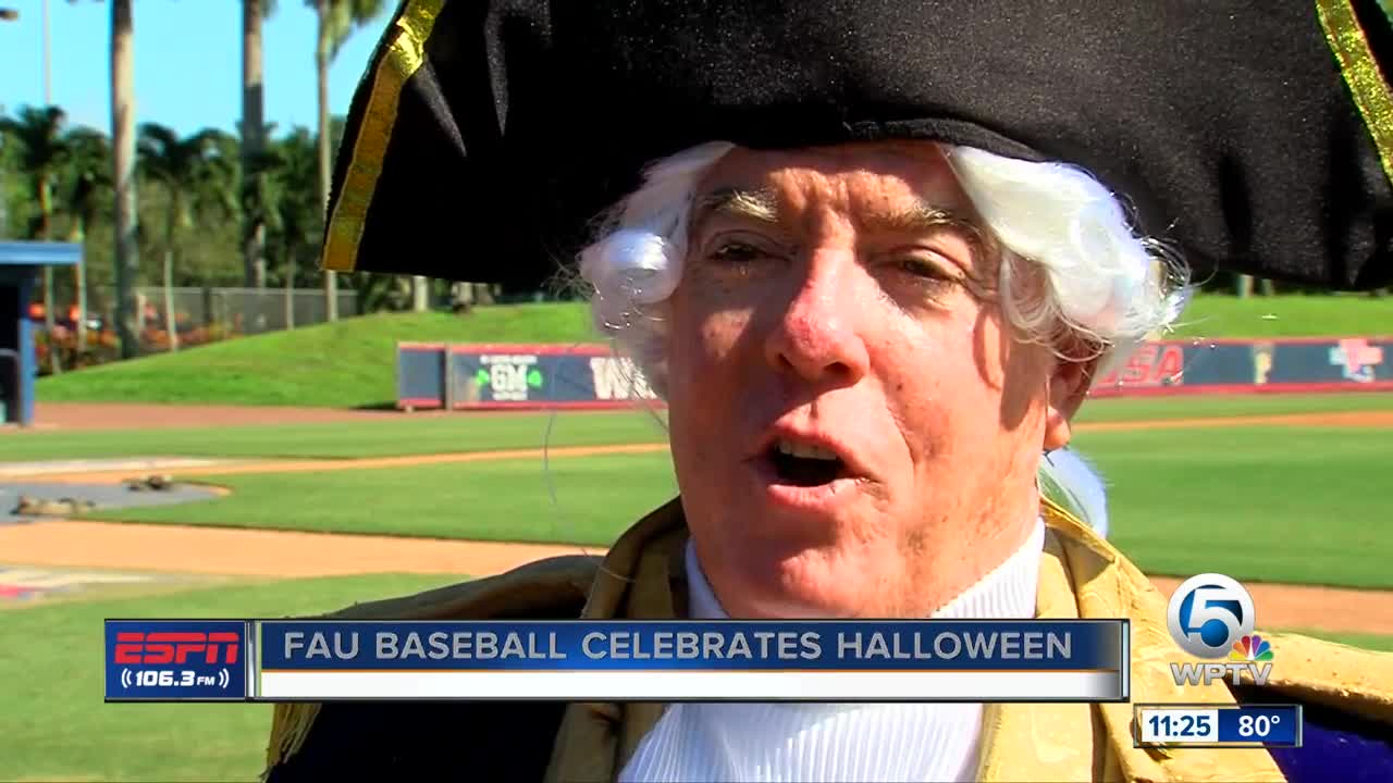 FAU Baseball celebrates Halloween