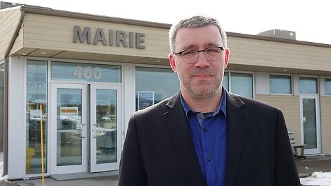 Le maire Antonin Valiquette établit le communiste aux Iles-de-la-Madeleine. Aidez-les résidents!