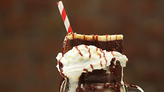 How to make a coffee and Baileys freakshake