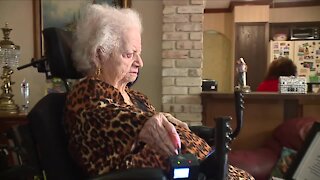 World's oldest living little person turns 98