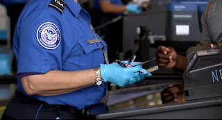 TSA employees face COVID-19 vaccine mandate during busy Thanksgiving travel week