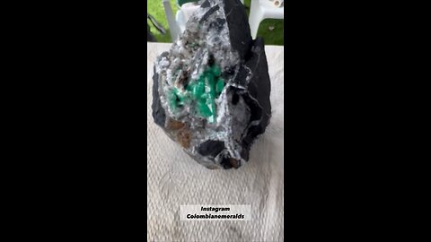 25 Kilogram very rare natural no oil rough Colombian emerald crystal matrix raw uncut rock