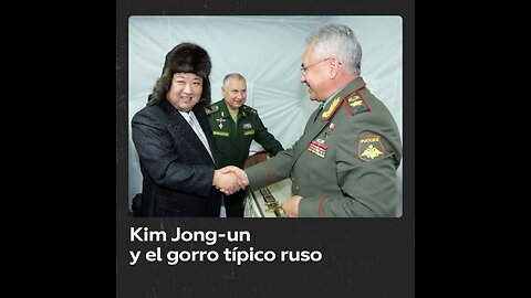 Kim Jong-un posa con el sombrero tradicional ruso ‘ushanka’