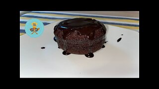 Easy Individual Chocolate Cake With Chocolate Glaze / Ατομικό Κέικ Σοκολάτας Με Γλάσο Σοκολάτας