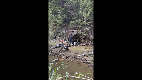 Gold dredging clear creek canyon for some big gold !