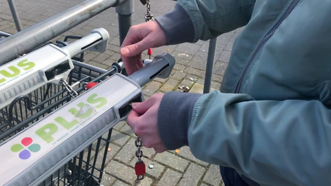 How to use a key instead of a coin for your shopping cart